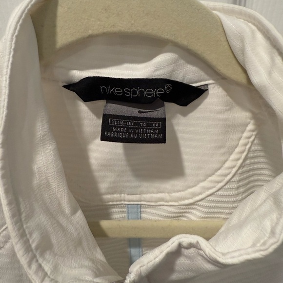 Nike Sphere Windbreaker - Picture 2 of 5